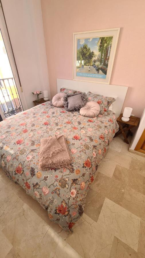 Apartment Penthouse With Solarium In The Center Of Malaga-atico Con Solarium En El Centro De Málaga